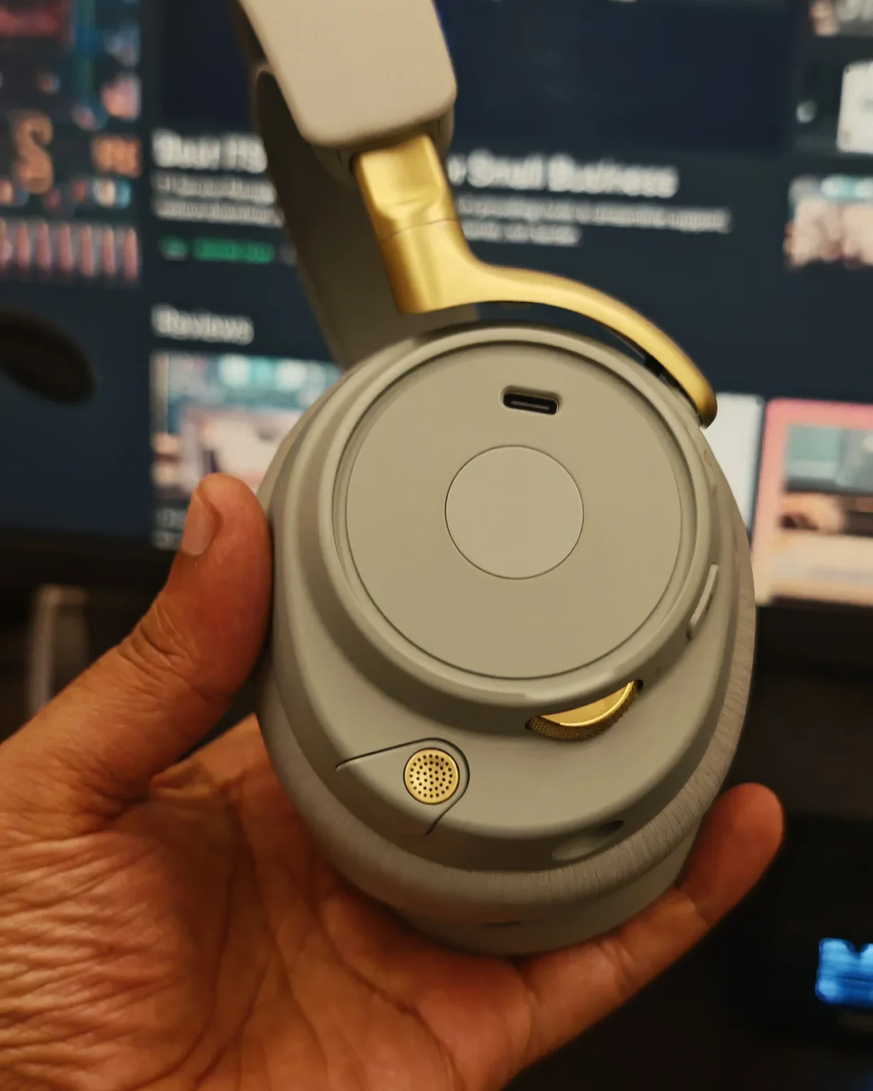 SteelSeries Arctis Nova Elite 12