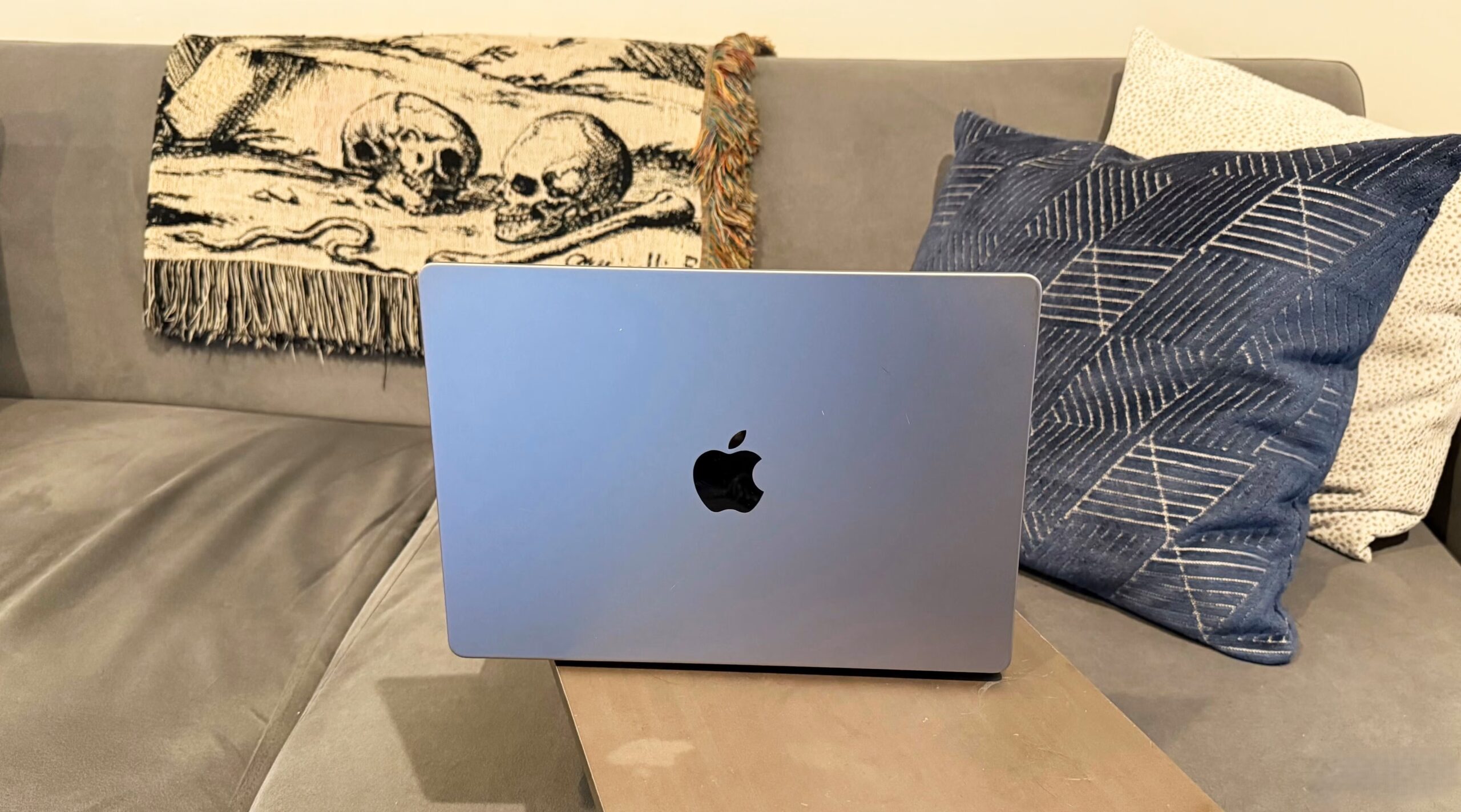 Vì sao khi làm việc tại nhà, tôi lại thích dùng laptop hơn là máy tính để bàn (PC)? 8 Vi sao khi lam viec tai nha toi lai thich dung laptop hon la may tinh de ban PC 4 scaled