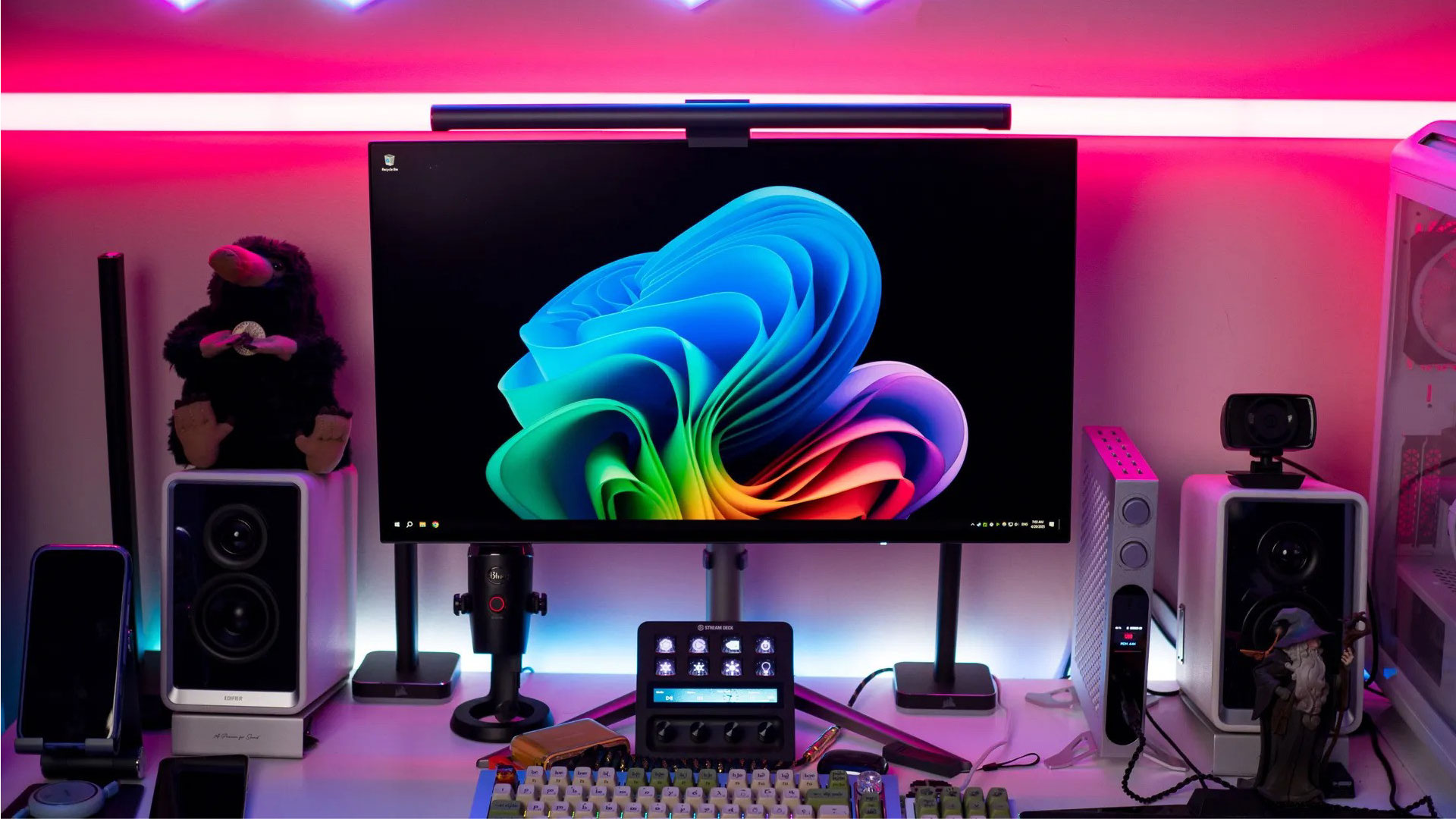 Trải nghiệm KTC G27P6S: Màn hình 240Hz với tấm nền LG WOLED, cho màu sắc sống động và phản hồi siêu nhanh 1 ezgif 162caaca97184f 01
