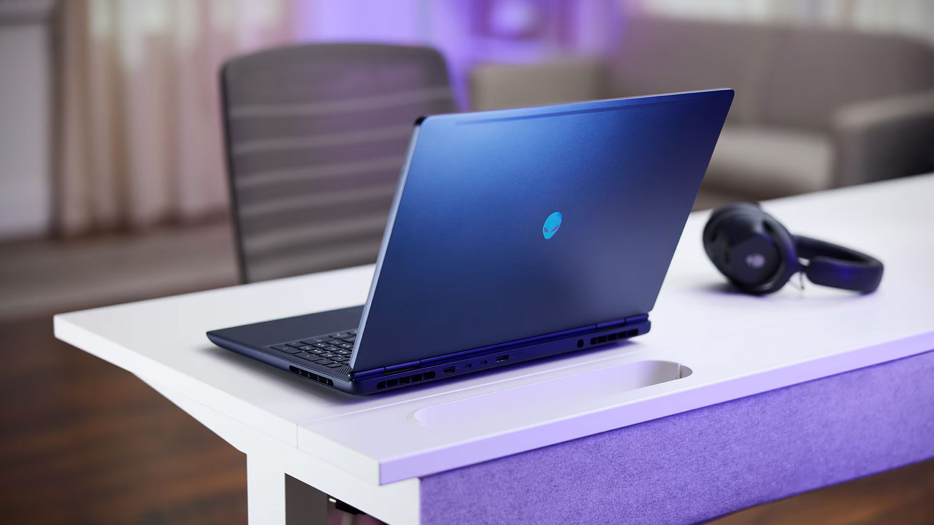 Alienware 16X Aurora: Gọn gàng, mạnh mẽ, “Quái vật di động” đáng tiền nhất của Dell! 1 ezgif 7092f0538f338b 01