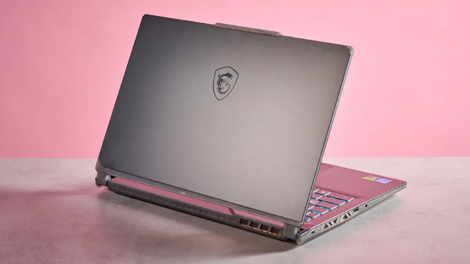 Đánh giá MSI Cyborg 15: Laptop gaming mỏng nhẹ, hiệu năng “khủng” vượt tầm giá! 1 ezgif 8740b32a5f727f 01