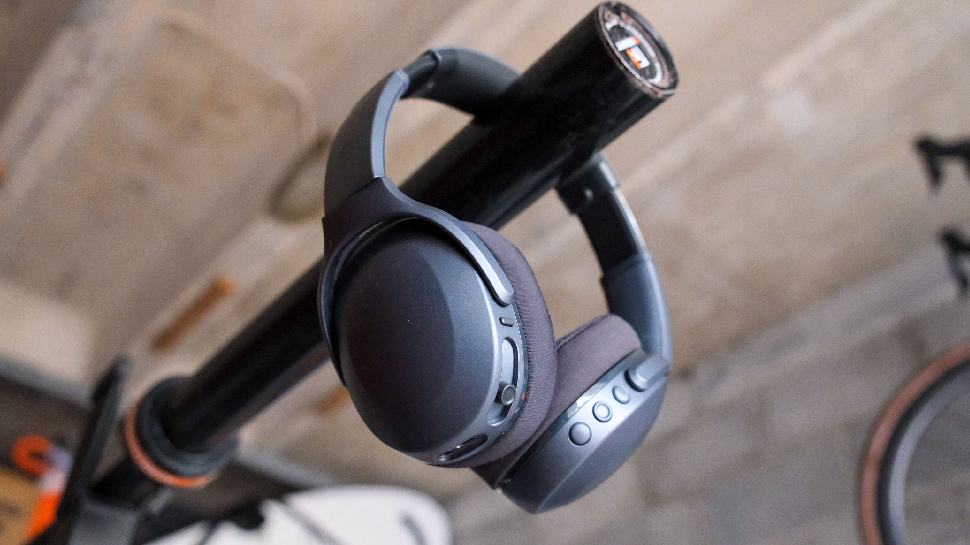 Đánh giá Skullcandy Crusher 540 Active: Tai nghe rung bass cực mạnh cho tín đồ nhạc EDM 1 xjFm7UcNwZWyKF6F9FTBtn 01