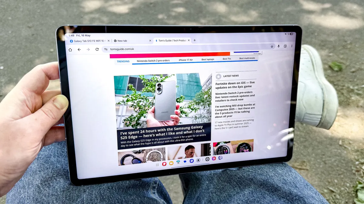 Top 3 chiếc máy tính bảng Samsung tốt nhất năm nay - Đâu là lựa chọn tốt cho học tập và làm việc? 5 1. Samsung Galaxy Tab S10 FE Plus