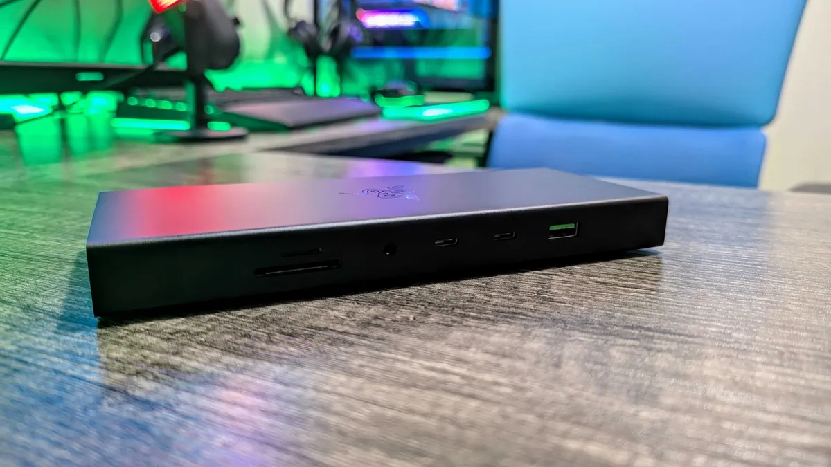 Top những chiếc Dock và Hub Thunderbolt tốt nhất hiện nay - Đâu là lựa chọn phù hợp cho công việc và giải trí? 17 5. Razer USB4 Dock