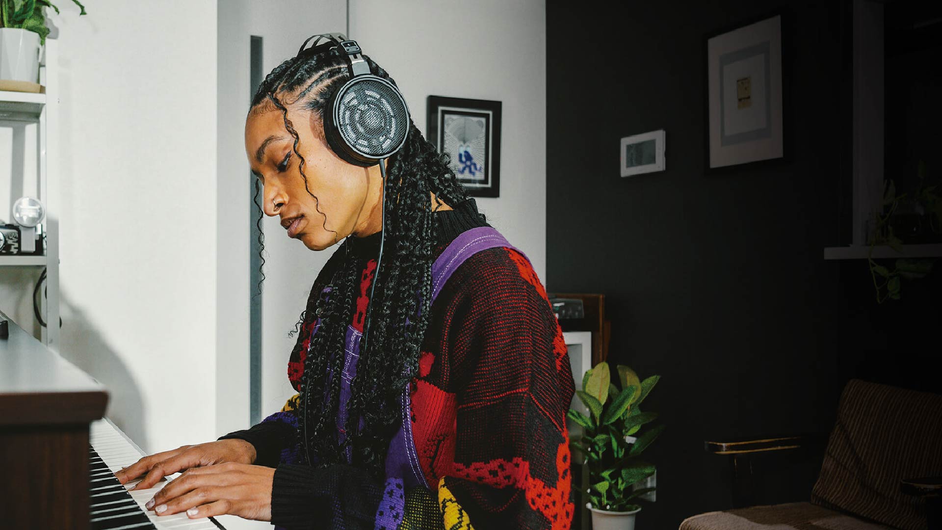 ATH R30x lifestyle banner desktop 01 01