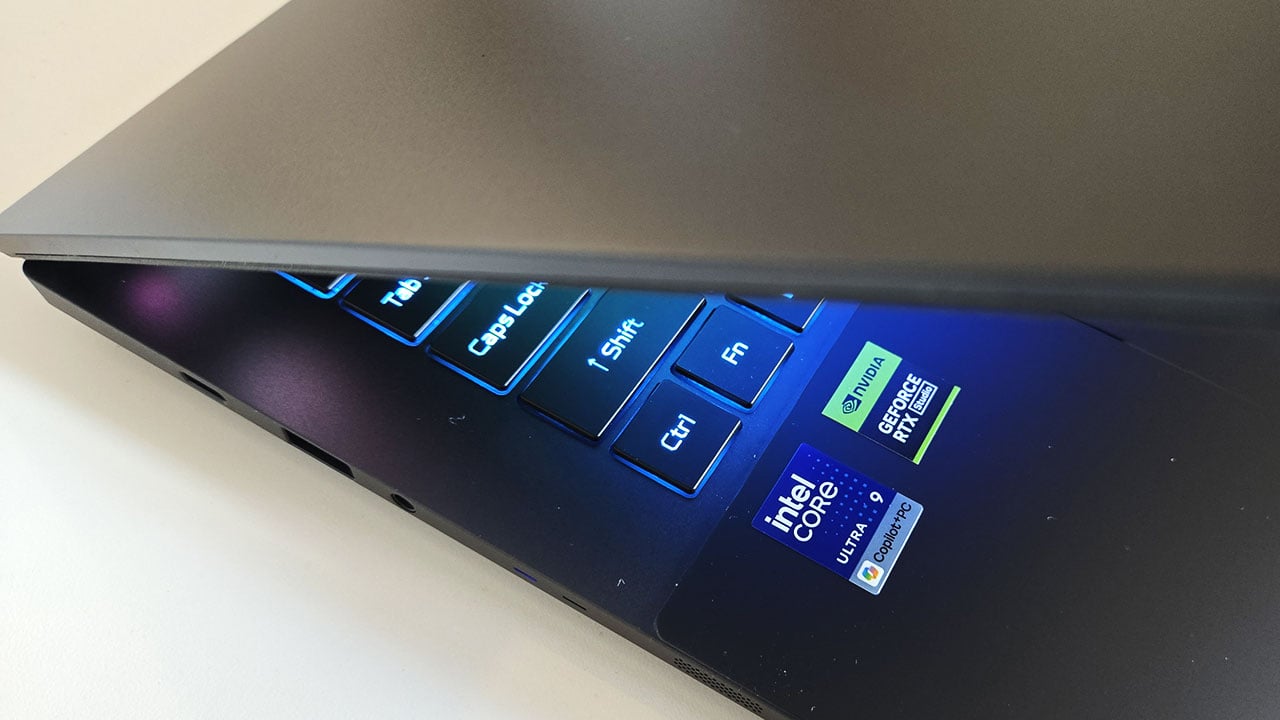 Đánh giá Acer Predator Triton 14 AI PT14-52T: Laptop gaming nhỏ gọn, hiệu năng khủng cho game thủ và dân sáng tạo 28 Acer Predator Triton 14 AI PT14 52T1