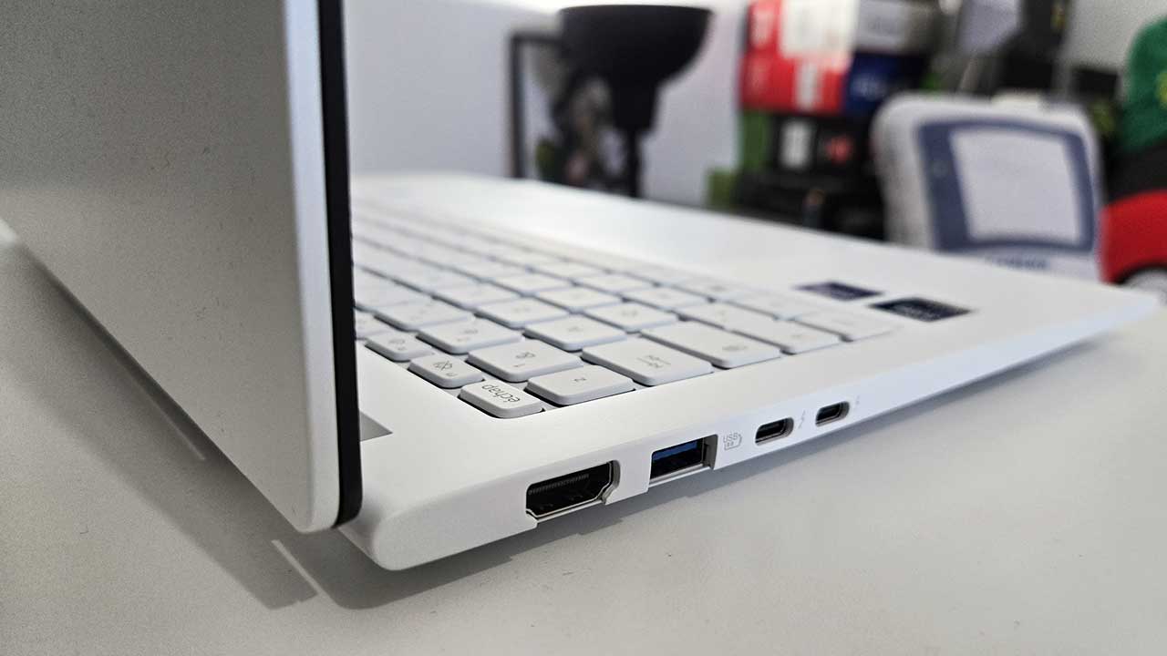 Đánh giá Acer Swift Edge 14 AI (2025): Chiếc ultrabook tối ưu cho công việc AI, học tập và sáng tạo nội dung 18 Acer Swift Edge 14 AI 202511