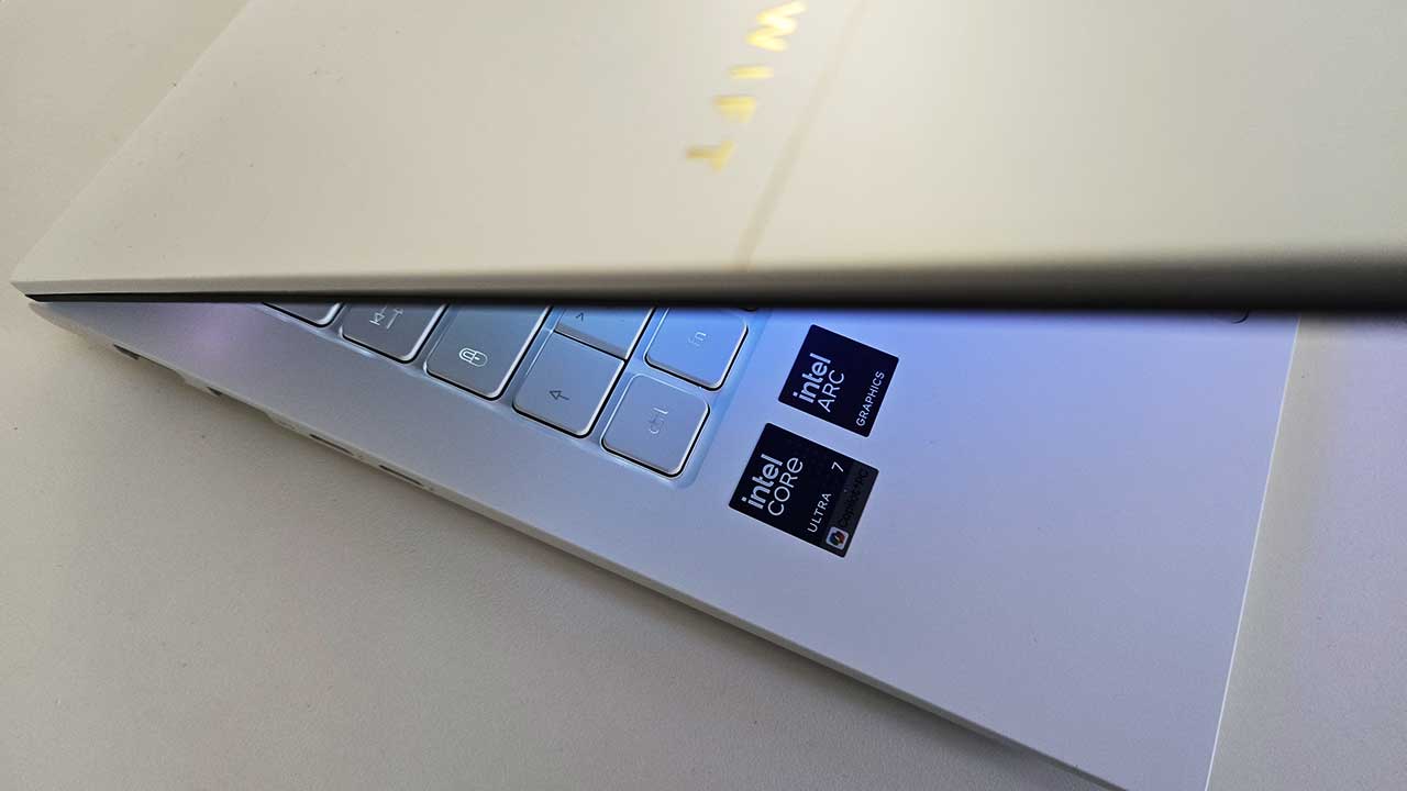 Đánh giá Acer Swift Edge 14 AI (2025): Chiếc ultrabook tối ưu cho công việc AI, học tập và sáng tạo nội dung 28 Acer Swift Edge 14 AI 20253