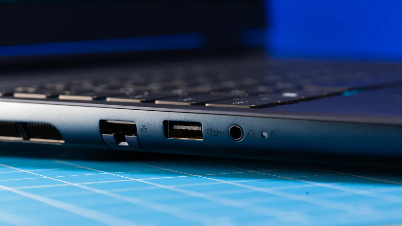 Đánh giá Alienware 16X Aurora: Mỏng, đẹp, khỏe, liệu có phải là chiếc laptop gaming 16-inch tuyệt vời nhất? 32 Alienware 16X Aurora3