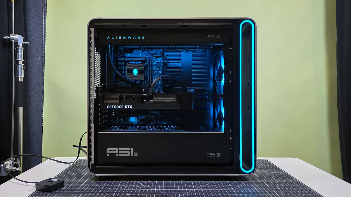 Đánh giá Alienware Area-51: Chiếc PC mạnh, đẹp, to lớn và nâng cấp dễ dàng hơn bao giờ hết! 22 Alienware Area 5117.jpg