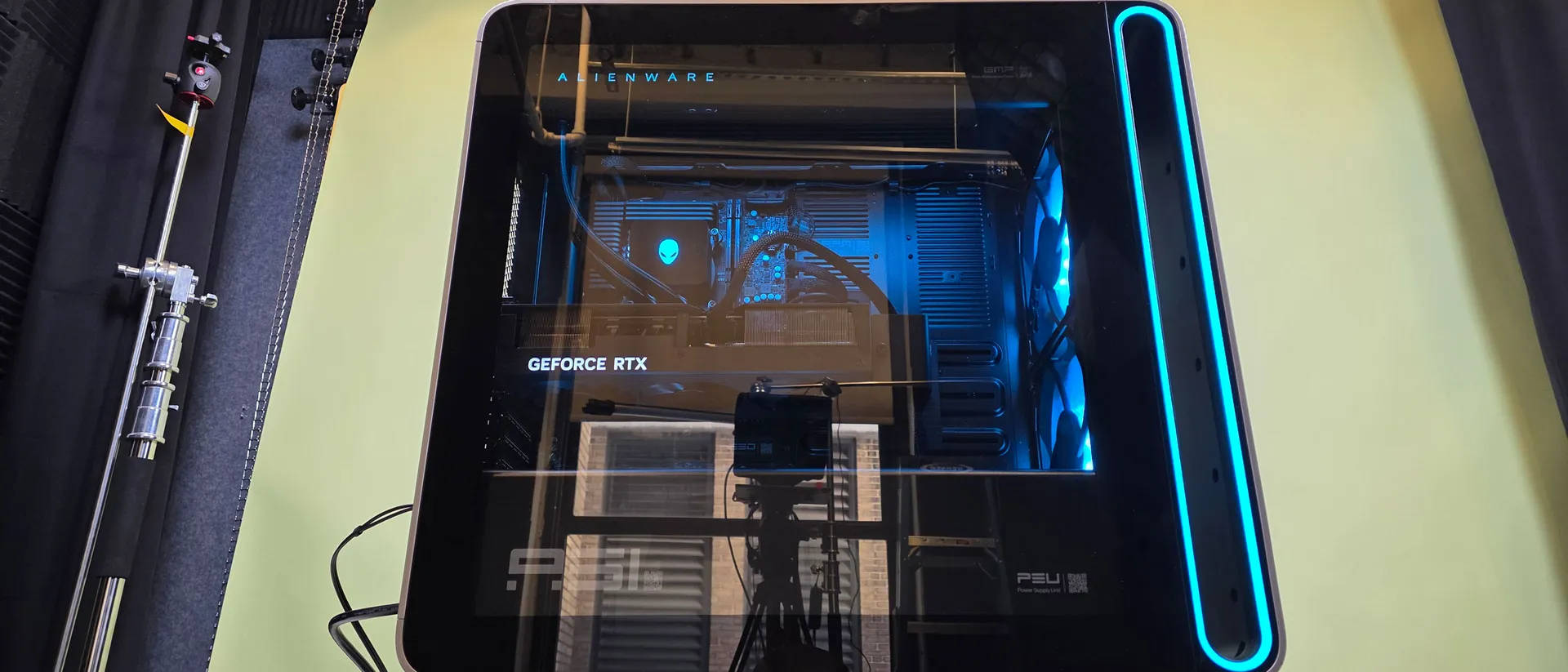 Đánh giá Alienware Area-51: Chiếc PC mạnh, đẹp, to lớn và nâng cấp dễ dàng hơn bao giờ hết! 38 Alienware Area 5119.jpg