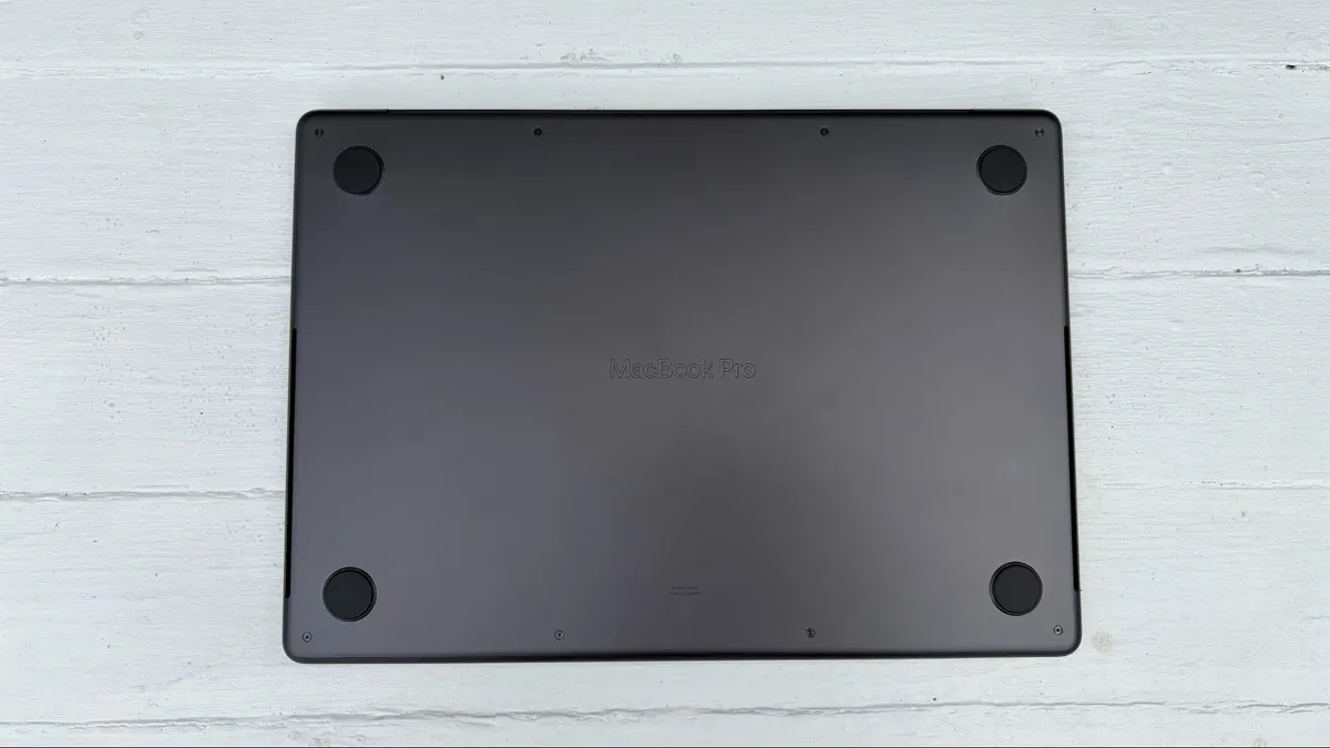 Apple MacBook Pro 14 inch M51.jpg