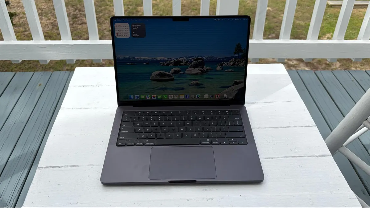 Apple MacBook Pro 14 inch M510.jpg