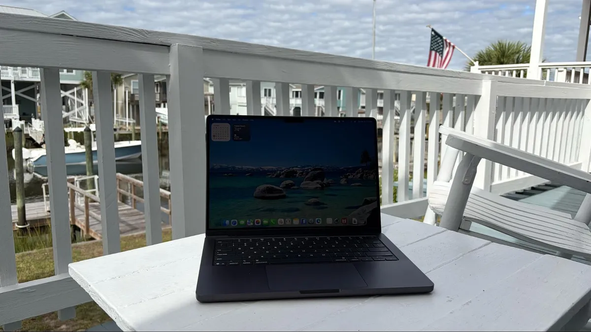 Apple MacBook Pro 14 inch M511.jpg