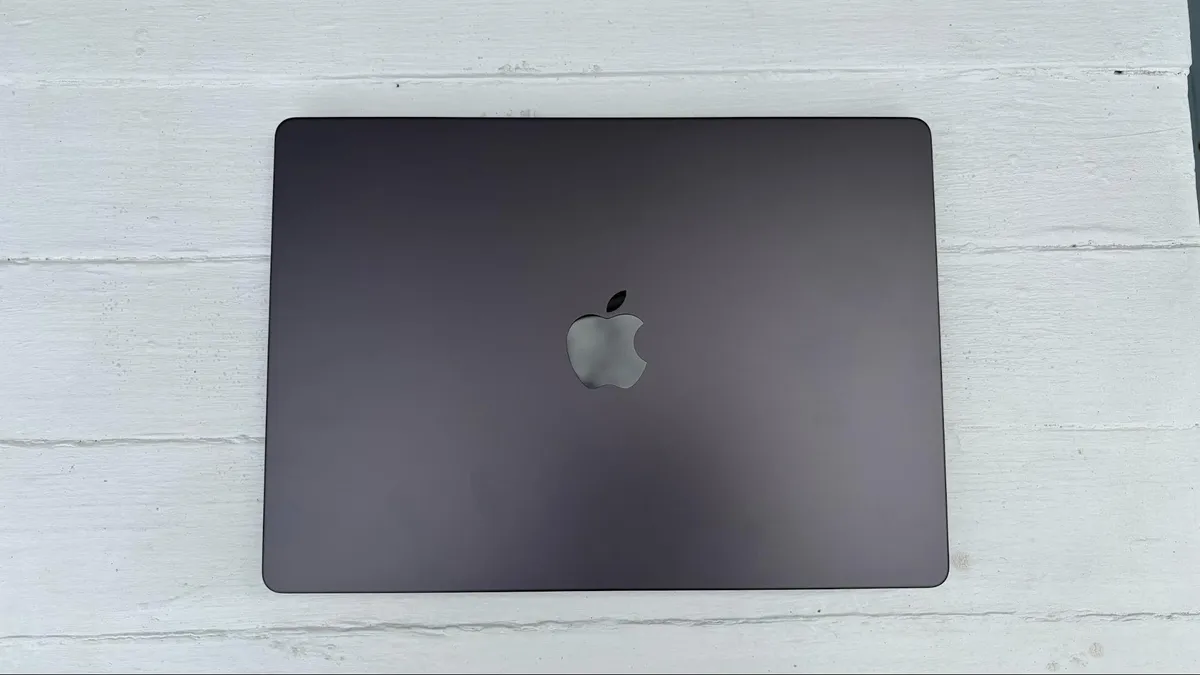 Apple MacBook Pro 14 inch M57.jpg