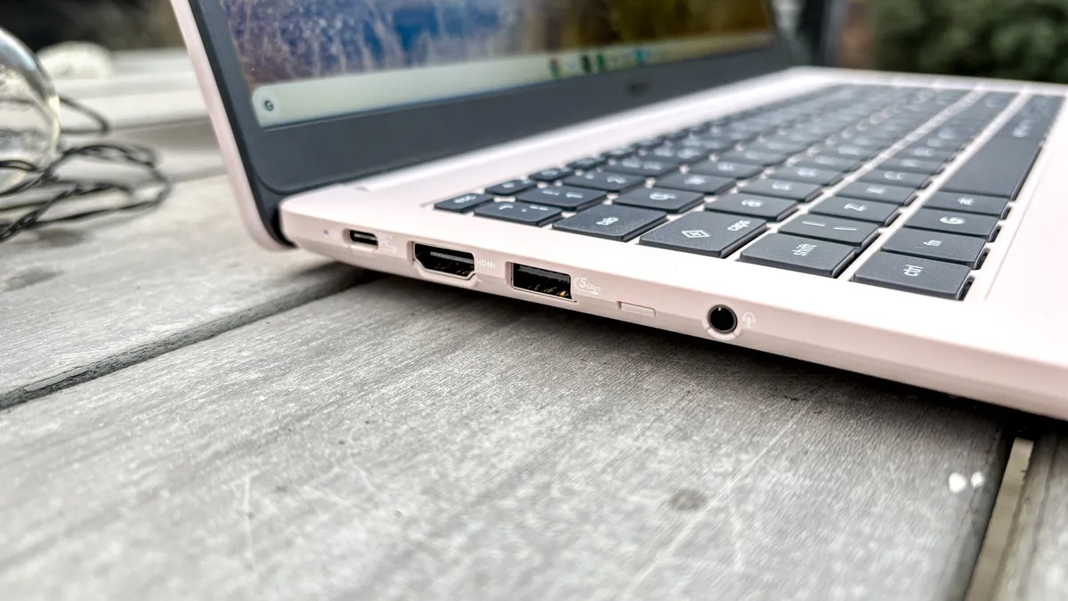 Asus Chromebook CX154.jpg