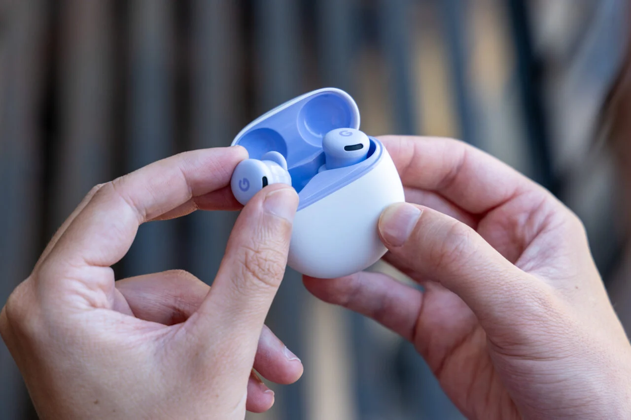 Google Pixel Buds 2a vs. OnePlus Buds 4 3