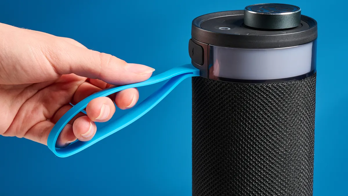 Trải nghiệm JLab Go Party: Loa di động nhỏ gọn, âm thanh bùng nổ cho mọi bữa tiệc! 11 JLab Go Party 3