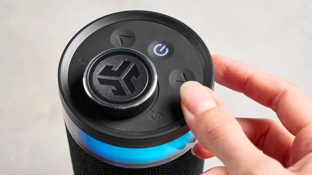 Trải nghiệm JLab Go Party: Loa di động nhỏ gọn, âm thanh bùng nổ cho mọi bữa tiệc! 12 JLab Go Party 4