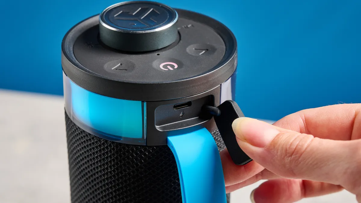 Trải nghiệm JLab Go Party: Loa di động nhỏ gọn, âm thanh bùng nổ cho mọi bữa tiệc! 14 JLab Go Party 6