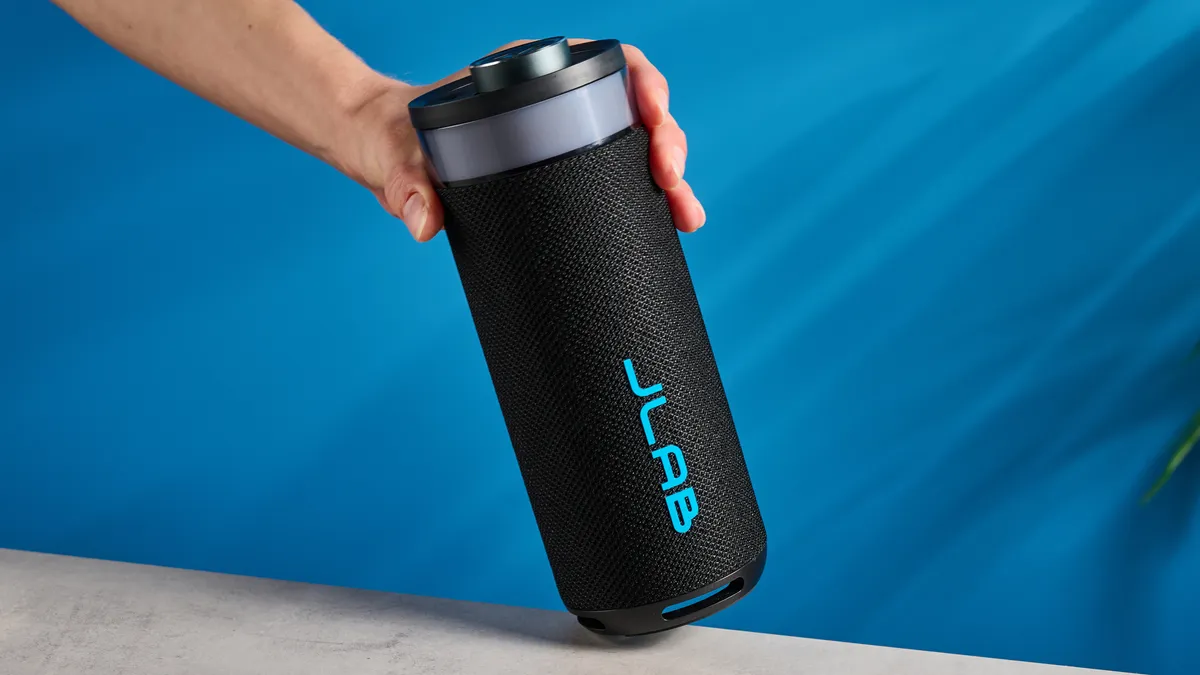 Trải nghiệm JLab Go Party: Loa di động nhỏ gọn, âm thanh bùng nổ cho mọi bữa tiệc! 16 JLab Go Party 8