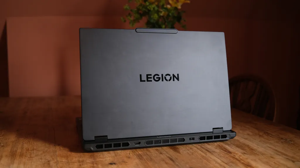 Đánh giá Lenovo Legion 5 (Gen 10): Laptop gaming RTX 50-series đáng tiền nhất năm! 12 Lenovo Legion 5 Gen 10 1