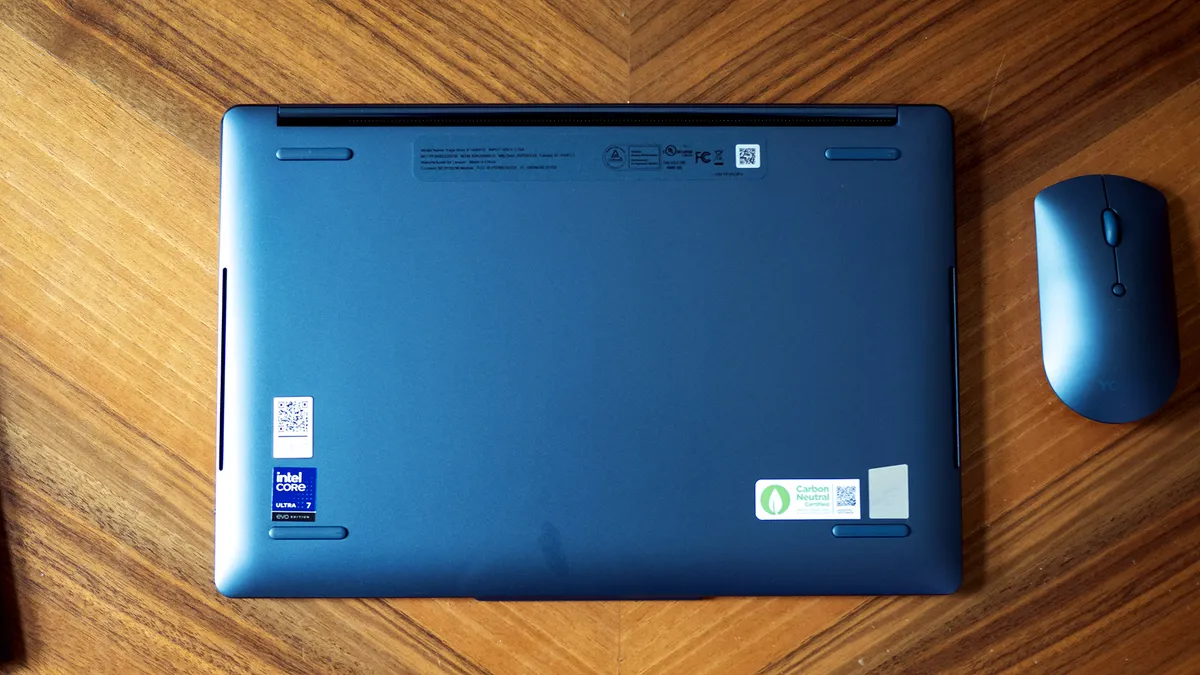 Lenovo Yoga Book 9i Gen 101.jpg