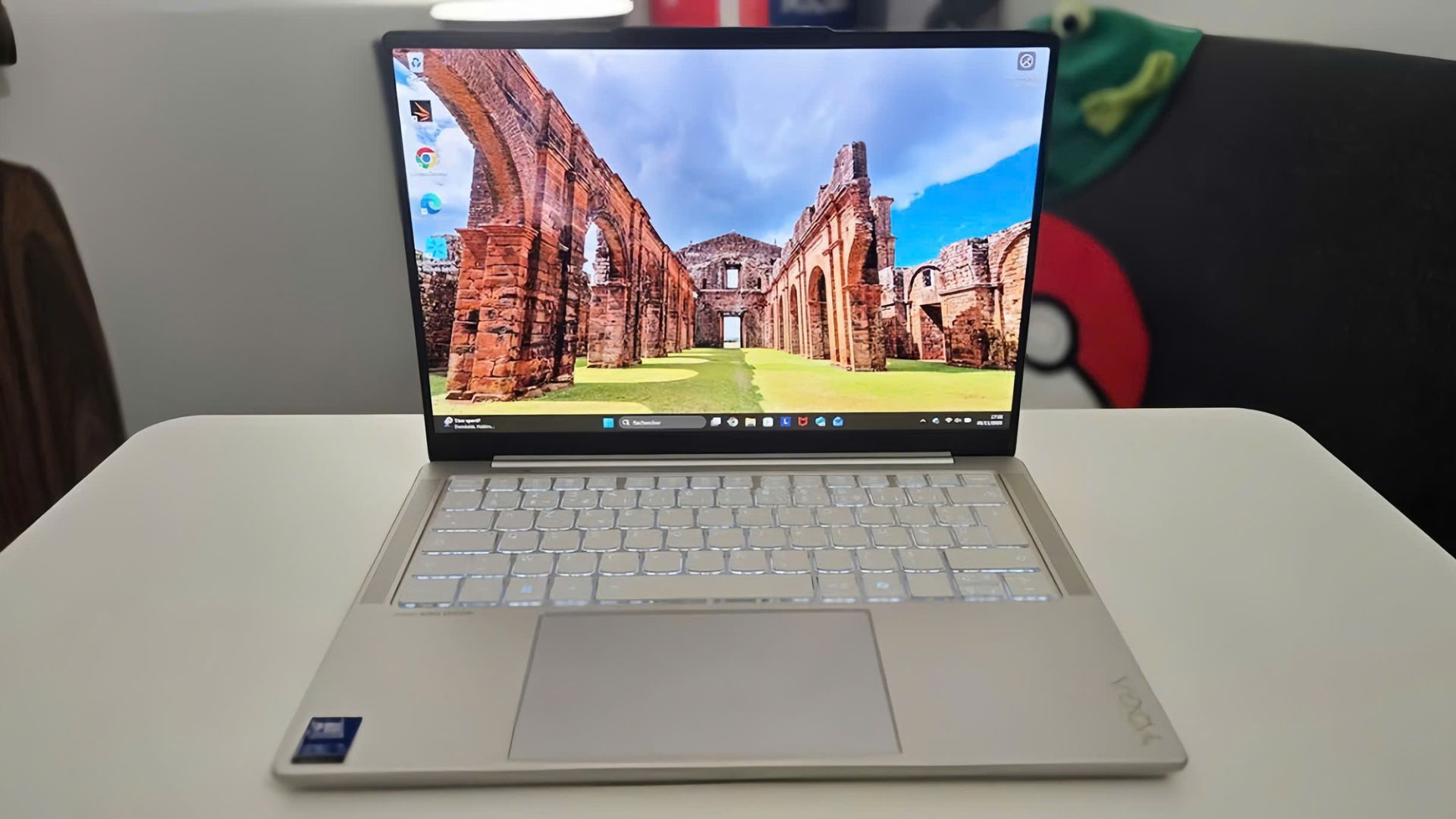 Lenovo Yoga Slim 7i Aura Edition Gen 101