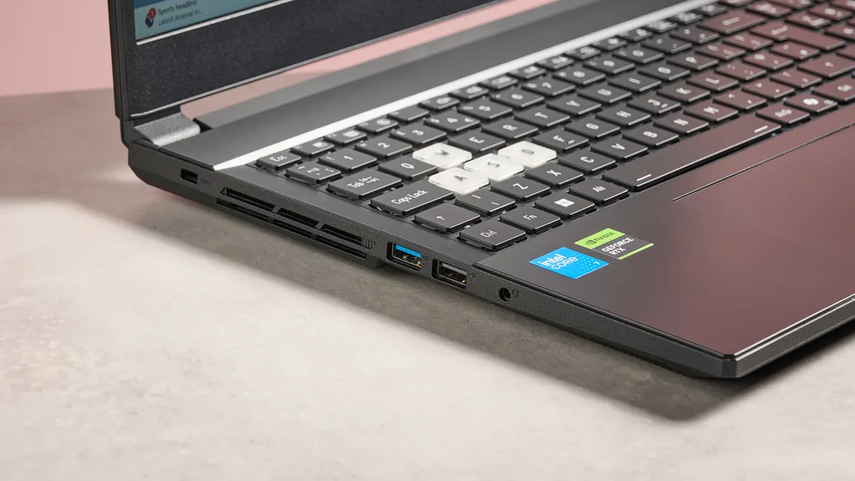 Trải nghiệm Medion Erazer Deputy 15 P1: Chiến binh gaming tầm trung, hiệu năng vượt mong đợi! 15 Medion Erazer Deputy 15 P1 8