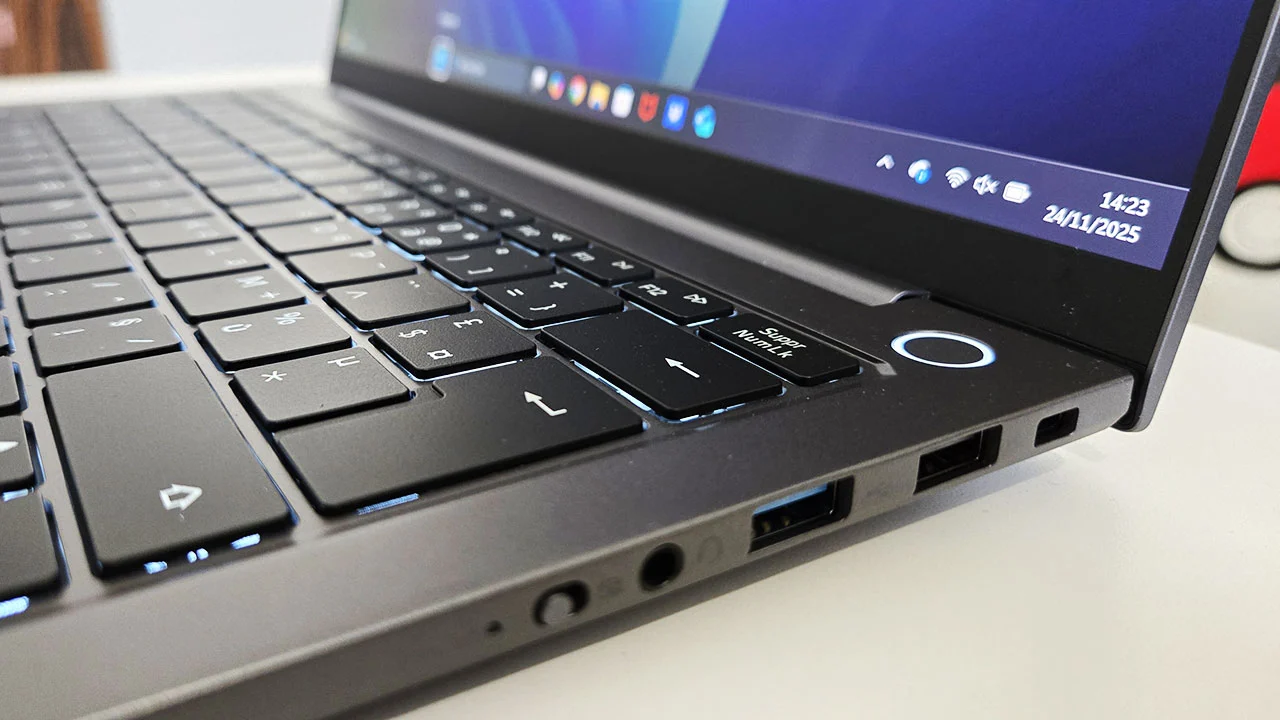 Đánh giá Medion Signium 14 S1: OLED 2.8K 120 Hz, Lunar Lake, pin 20 tiếng – Liệu có phải là chiếc laptop hoàn hảo? 20 Medion Signium 14 S110