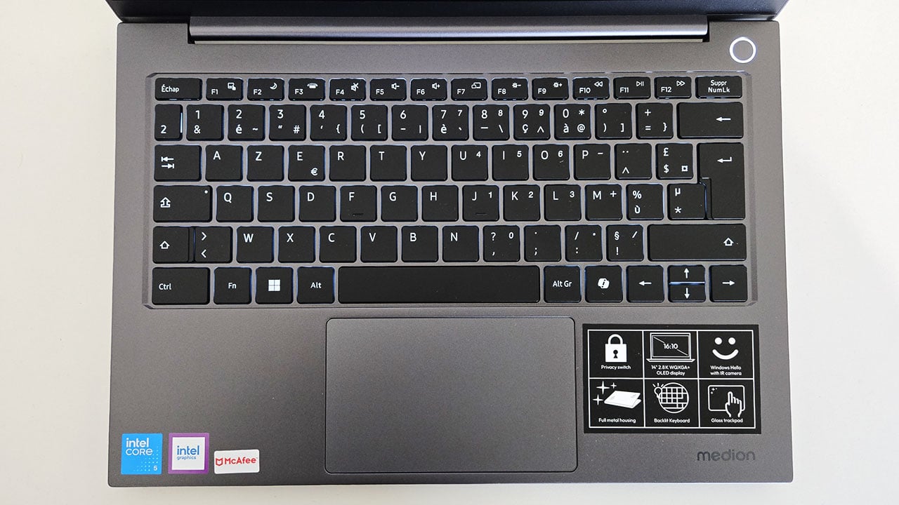 Đánh giá Medion Signium 14 S1: OLED 2.8K 120 Hz, Lunar Lake, pin 20 tiếng – Liệu có phải là chiếc laptop hoàn hảo? 18 Medion Signium 14 S112