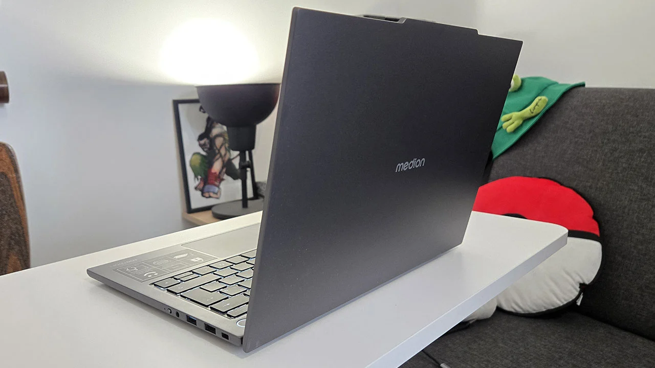 Đánh giá Medion Signium 14 S1: OLED 2.8K 120 Hz, Lunar Lake, pin 20 tiếng – Liệu có phải là chiếc laptop hoàn hảo? 17 Medion Signium 14 S113