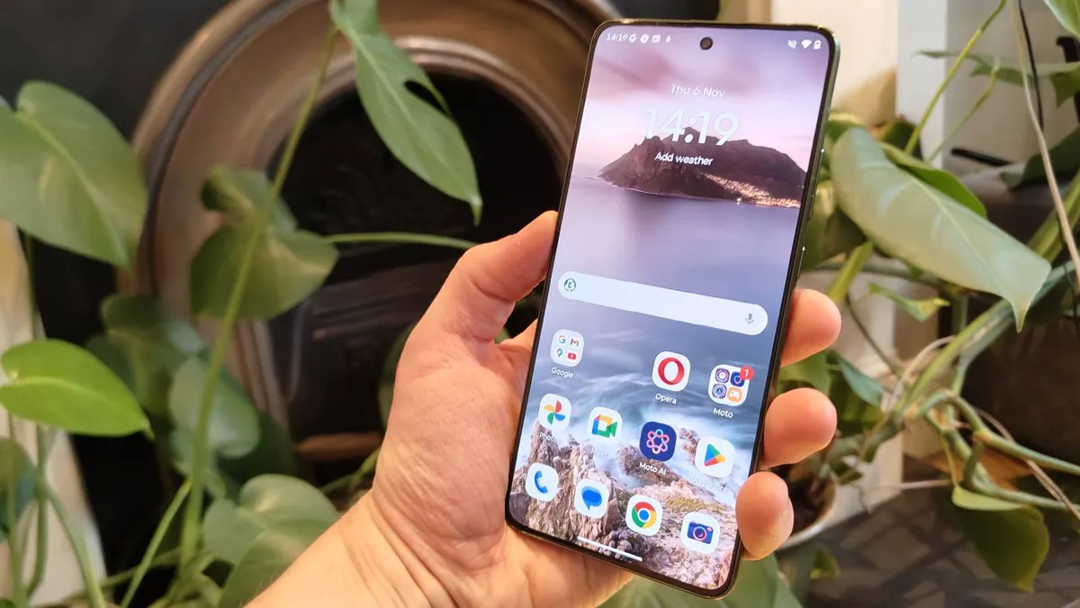 Bí mật đằng sau chiếc Flagship ngược dòng: Motorola Edge 70 có gì để lật đổ thị trường? 14 Motorola Edge 70 2