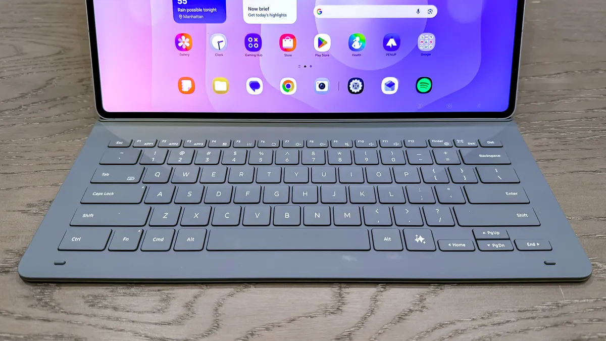 Samsung Galaxy Tab S11 Ultra voi iPad Pro M54.jpg