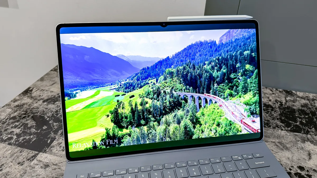 Samsung Galaxy Tab S11 Ultra voi iPad Pro M57.jpg