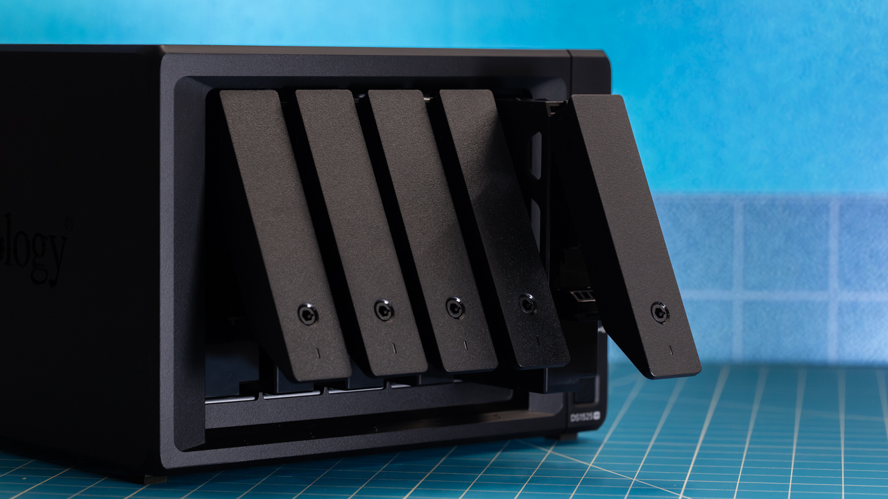 Đánh giá Synology DiskStation DS1525+: NAS 5-khay đáng tin cậy cho văn phòng hiện đại (sức mạnh 2.5GbE). 9 Synology DiskStation DS15258