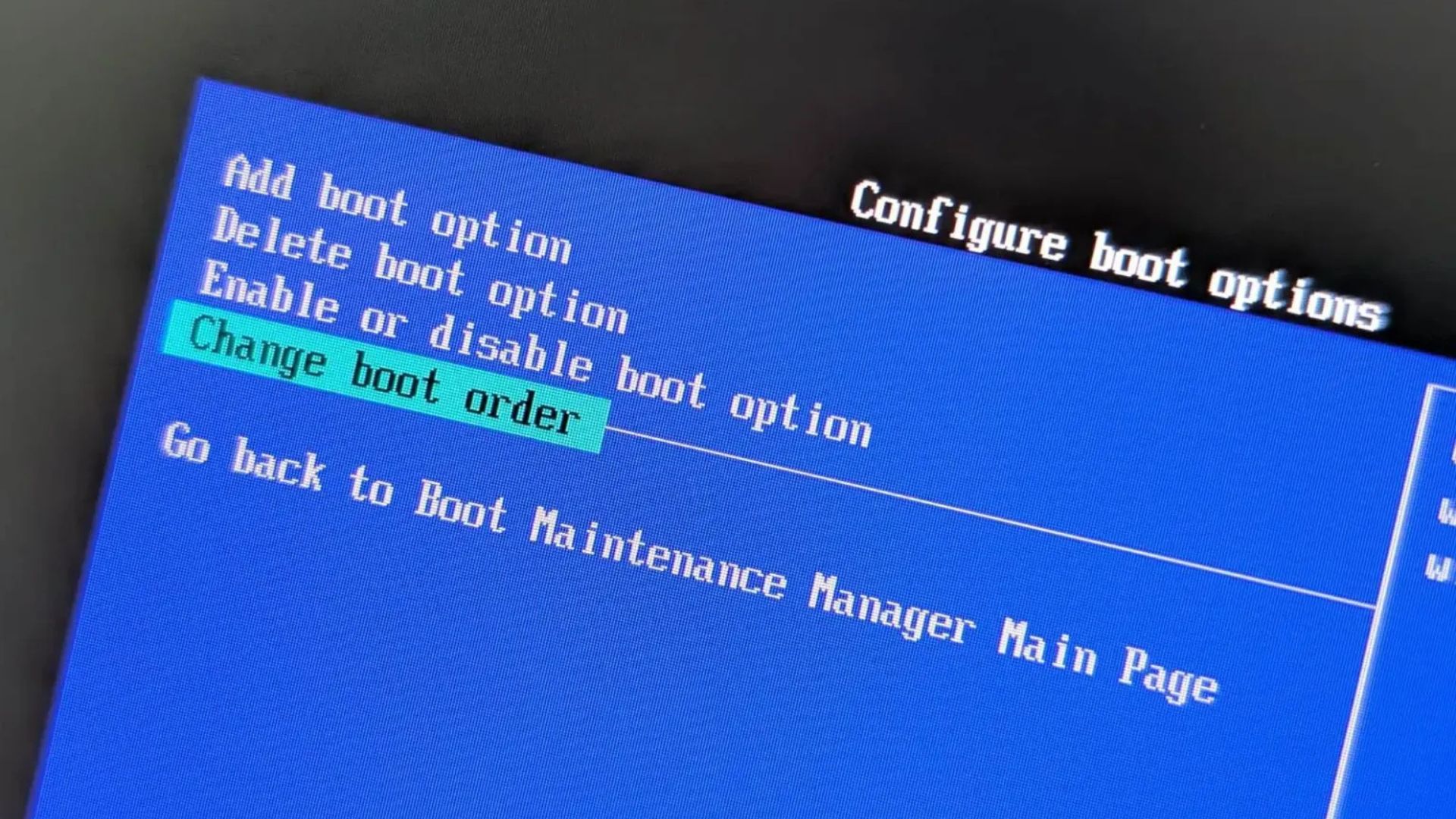 Hướng dẫn cách thay đổi thứ tự khởi động UEFI (BIOS) thành USB trên Windows 11 1 cach thay doi thu tu khoi dong UEFI BIOS thanh USB tren Windows 111