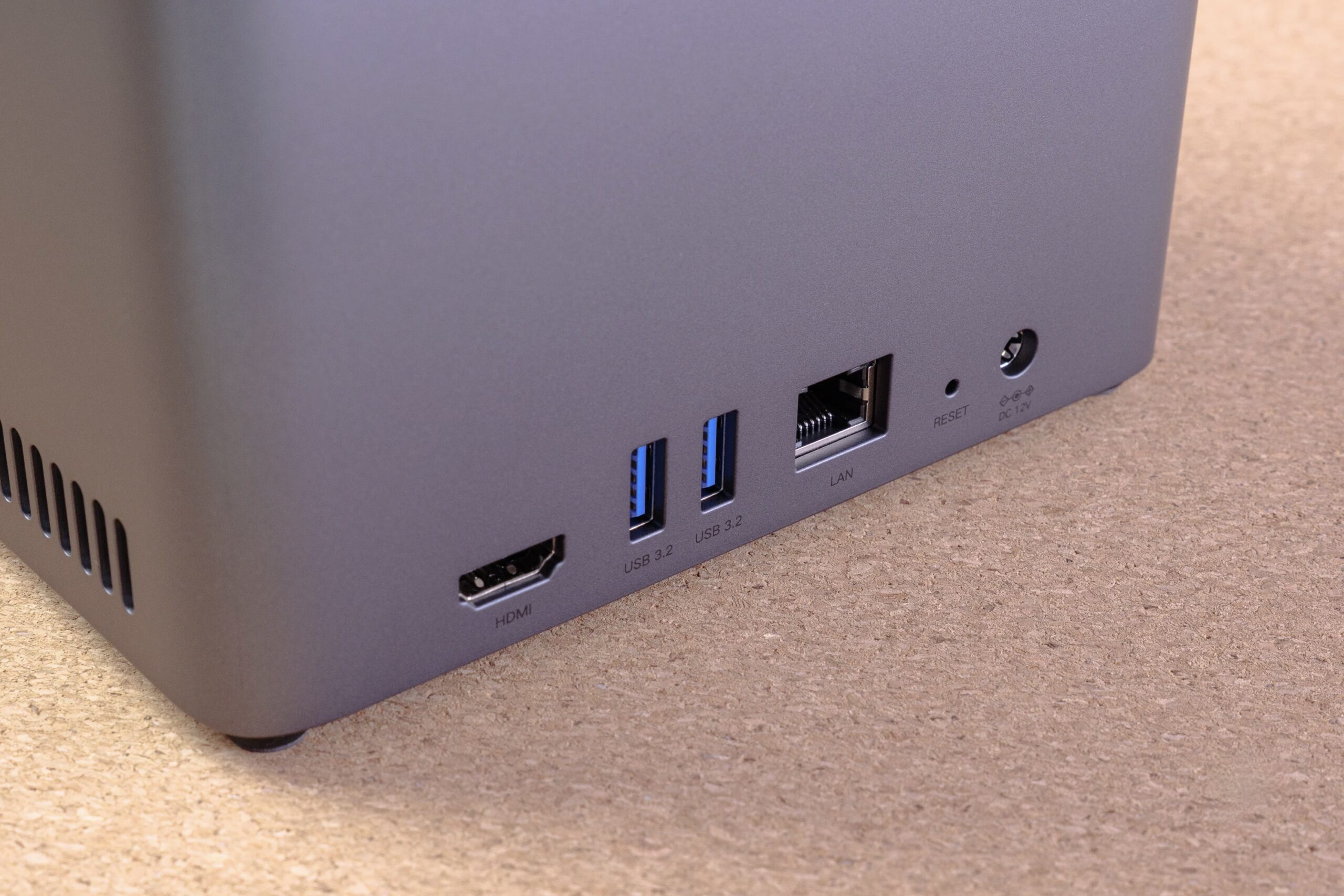 Đánh giá Ugreen NASync DH4300 Plus – Thiết bị lưu trữ đa năng cho làm việc từ xa và giải trí 4K 18 ugreen nasync dh4300 plus 3 scaled