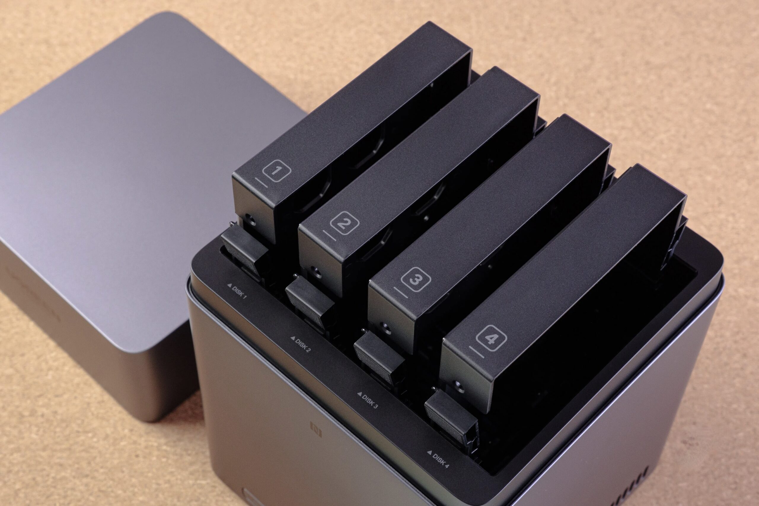 Đánh giá Ugreen NASync DH4300 Plus – Thiết bị lưu trữ đa năng cho làm việc từ xa và giải trí 4K 17 ugreen nasync dh4300 plus 5 scaled