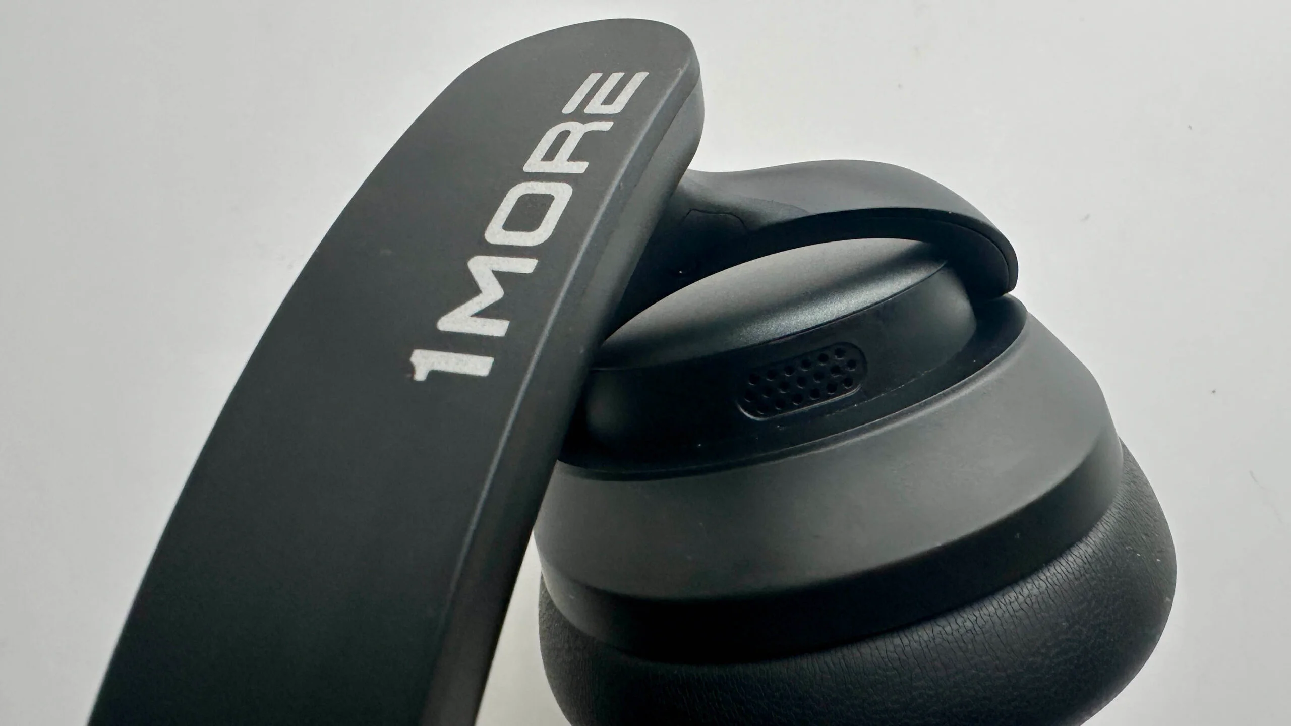 Đánh giá 1MORE SonoFlow SE HQ31 – Tai nghe không dây nhẹ, pin trâu và chất âm vượt mong đợi 10 1MORE SonoFlow SE HQ31 4