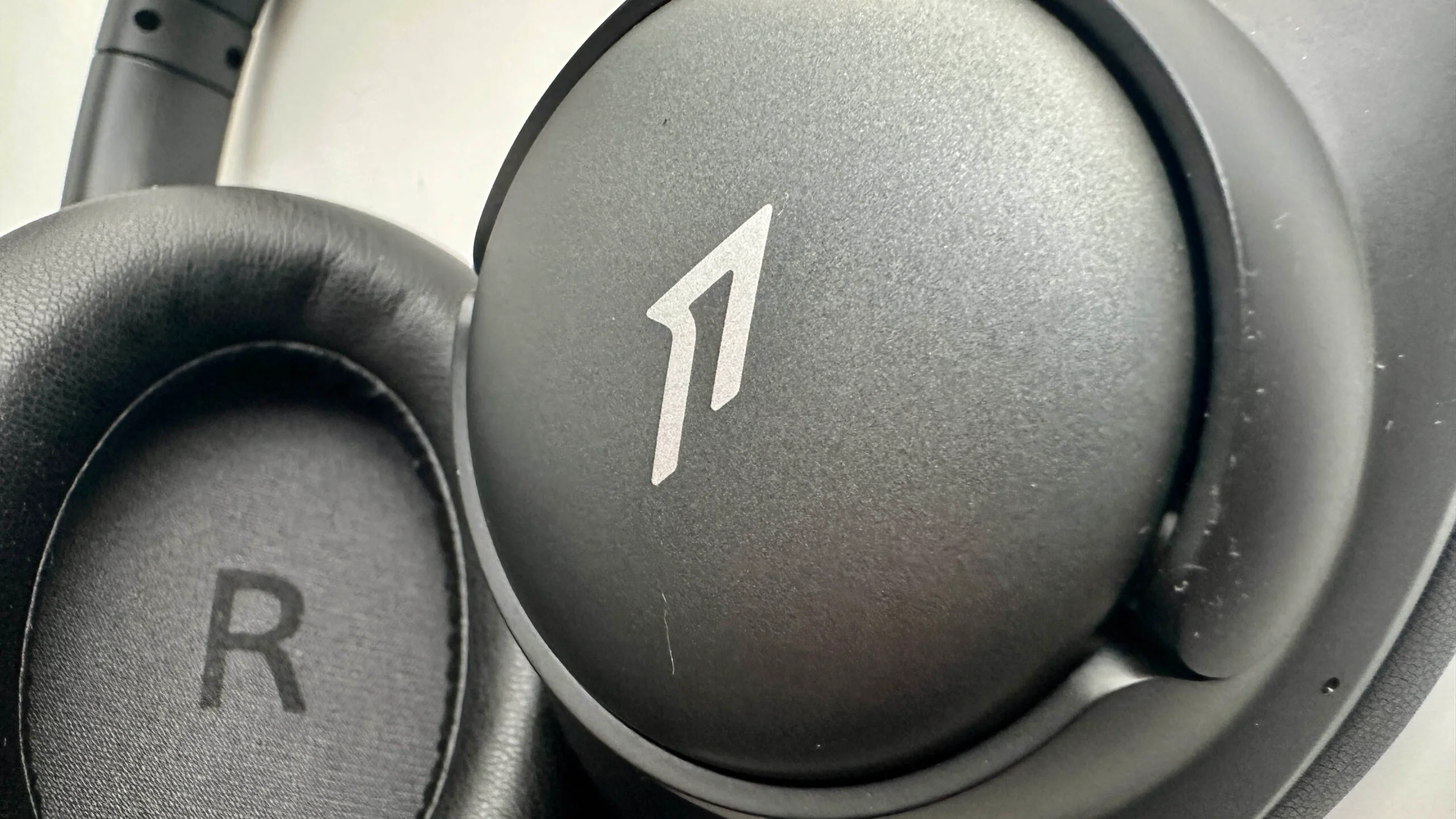 Đánh giá 1MORE SonoFlow SE HQ31 – Tai nghe không dây nhẹ, pin trâu và chất âm vượt mong đợi 9 1MORE SonoFlow SE HQ31 6