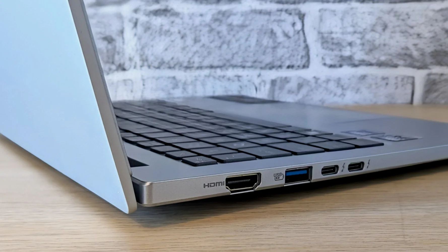 Đánh giá Acer Aspire 14 AI (A14-53M) – Laptop AI mỏng nhẹ, hiệu năng mạnh mẽ cho học tập, làm việc và giải trí 20 Acer Aspire 14 AI A14 53M10