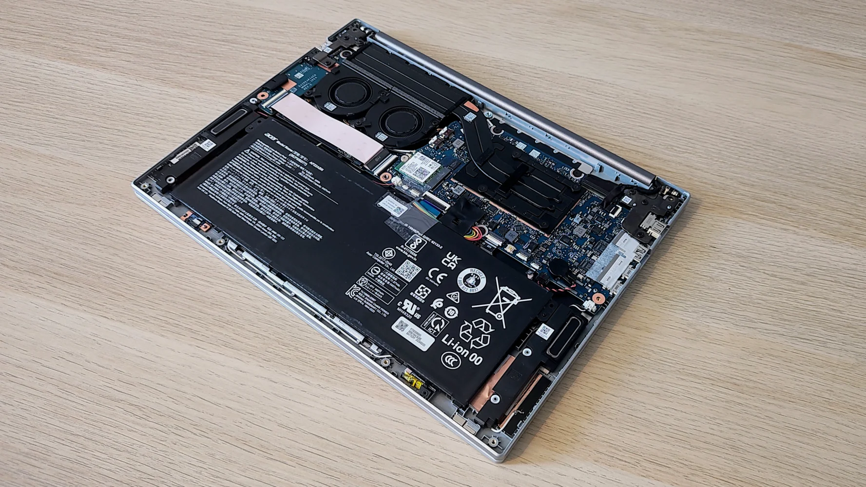 Đánh giá Acer Aspire 14 AI (A14-53M) – Laptop AI mỏng nhẹ, hiệu năng mạnh mẽ cho học tập, làm việc và giải trí 25 Acer Aspire 14 AI A14 53M13