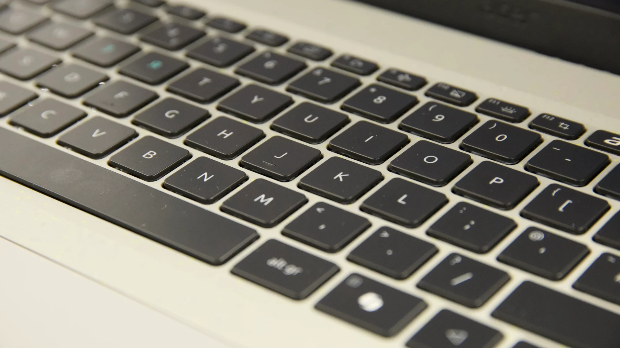 Đánh giá Acer Aspire Vero 16 – Chiếc laptop thân thiện môi trường với màn hình 16 inch rộng rãi và hiệu năng bền bỉ cho công việc hằng ngày 33 Acer Aspire Vero 16.8