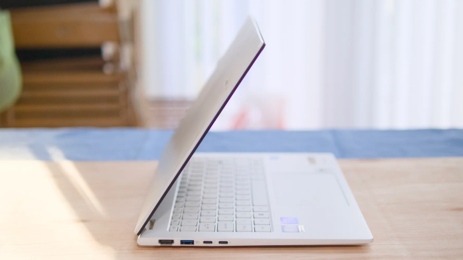 Đánh giá Acer Swift Edge 14 AI – laptop siêu nhẹ tích hợp AI, hiệu năng mạnh mẽ với Intel Core Ultra và màn hình OLED cao cấp 24 Acer Swift Edge 14 AI.12