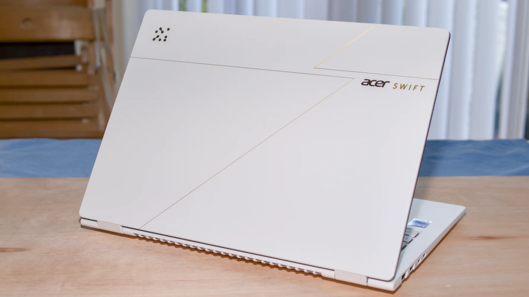 Đánh giá Acer Swift Edge 14 AI – laptop siêu nhẹ tích hợp AI, hiệu năng mạnh mẽ với Intel Core Ultra và màn hình OLED cao cấp 20 Acer Swift Edge 14 AI.13