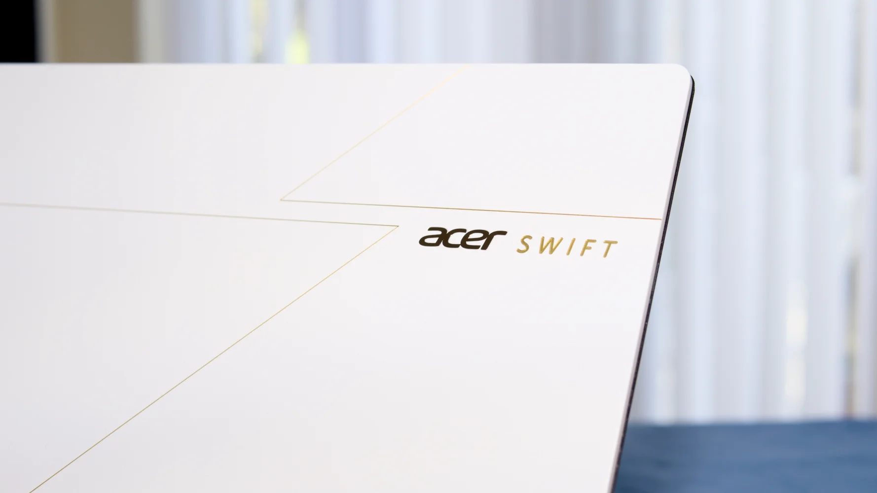 Đánh giá Acer Swift Edge 14 AI – laptop siêu nhẹ tích hợp AI, hiệu năng mạnh mẽ với Intel Core Ultra và màn hình OLED cao cấp 19 Acer Swift Edge 14 AI.14