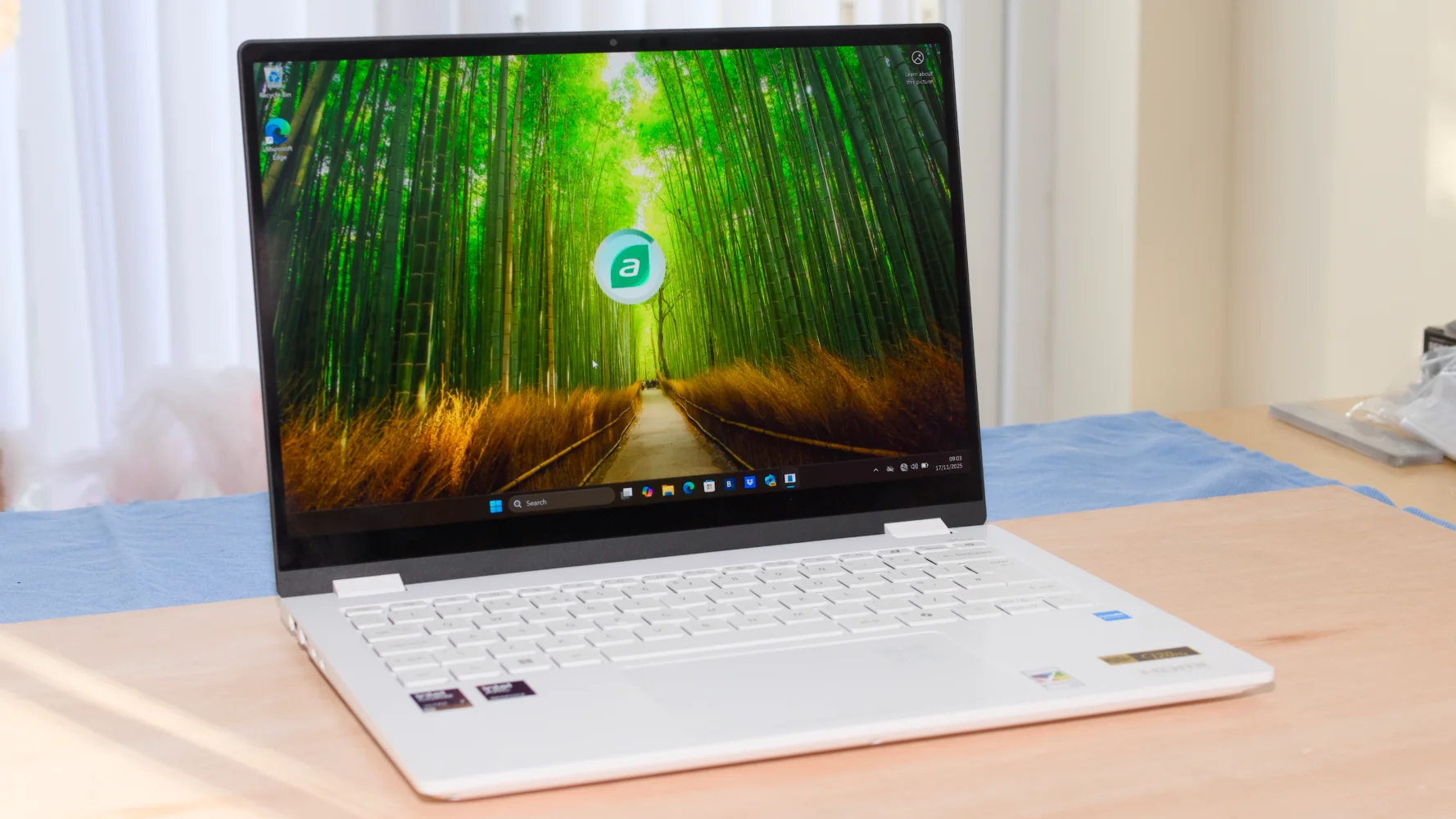 Đánh giá Acer Swift Edge 14 AI – laptop siêu nhẹ tích hợp AI, hiệu năng mạnh mẽ với Intel Core Ultra và màn hình OLED cao cấp 29 Acer Swift Edge 14 AI.19