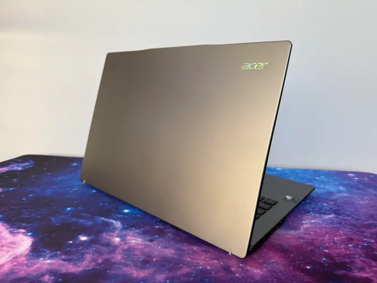 Top những chiếc laptop có thời lượng pin tốt nhất hiện nay – Lựa chọn nào là hoàn hảo cho học tập, làm việc? 17 Acer Swift Go 14 AI