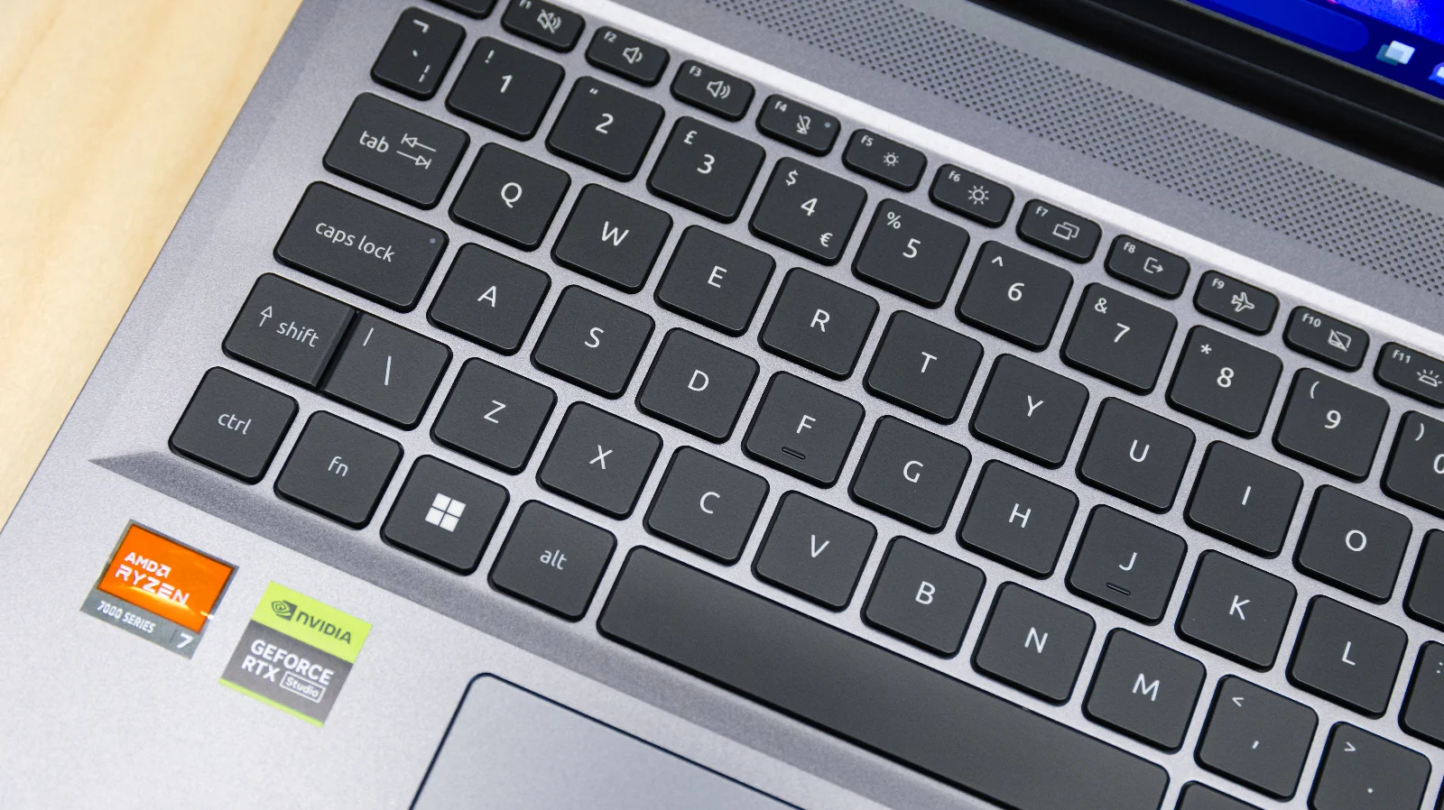 Đánh giá Acer Swift X 16 OLED (SFX16-61G) – Laptop hiệu năng mạnh mẽ với màn hình OLED 16 inch, lựa chọn đỉnh cao cho sáng tạo và đa nhiệm 26 Acer Swift X 16 OLED SFX16 61G.11